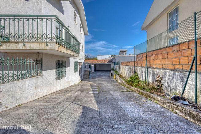 Moradia T5 em S. Félix da Marinha com garagem próximo da praia-3