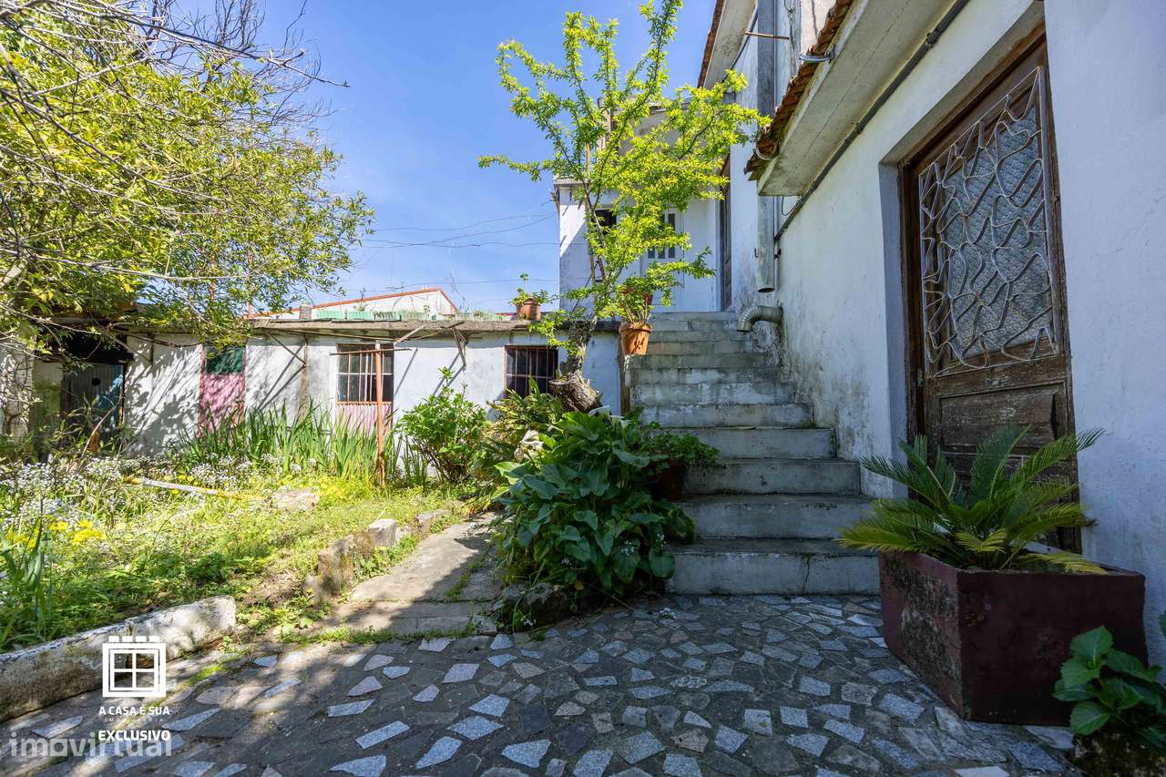 Moradia com duas habitações independentes em Lourosa - Exclusivo-9