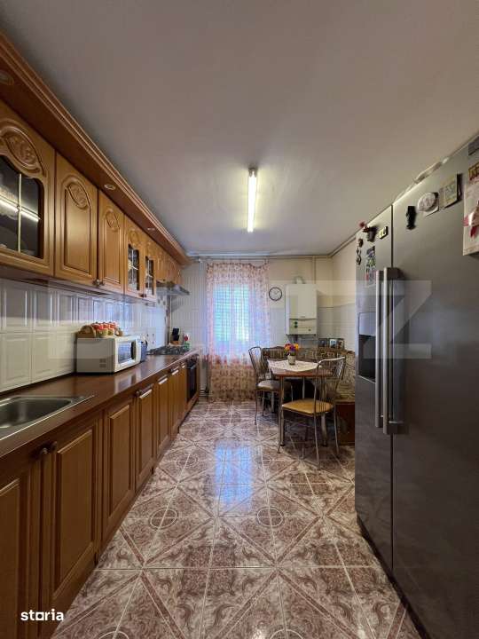 Apartament cu 3 camere, decomandat, zona Parcul Teilor - Imagine principală: 4/10