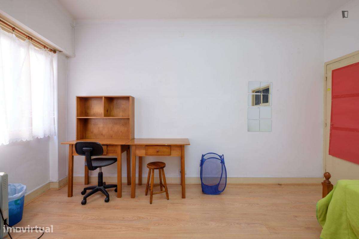 Quarto - localizado em Baixa Coimbra - Grande imagem: 5/7
