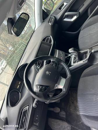 Peugeot 308 SW 1.2 L PureTech Turbo Active - 17