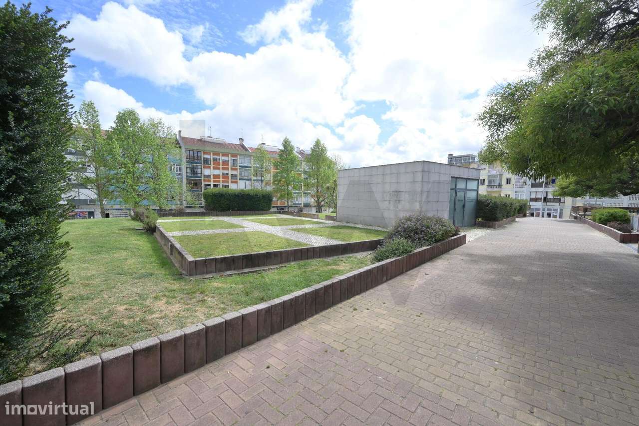 T2 Remodelado | Metro de Odivelas | Elevador | 2 WC | Luz Natural-9