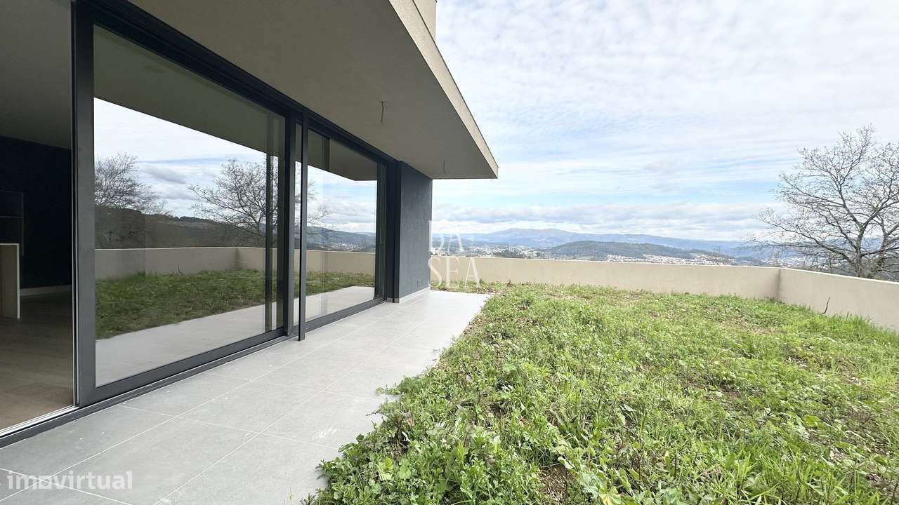 Moradia nova  de gaveto com 3 suítes em Lanhoso Póvoa de Lanhoso-5