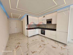 Apartamento T2 renovado com vista mar e garagem a 50m da praia - Qu... - Grande imagem: 4/27
