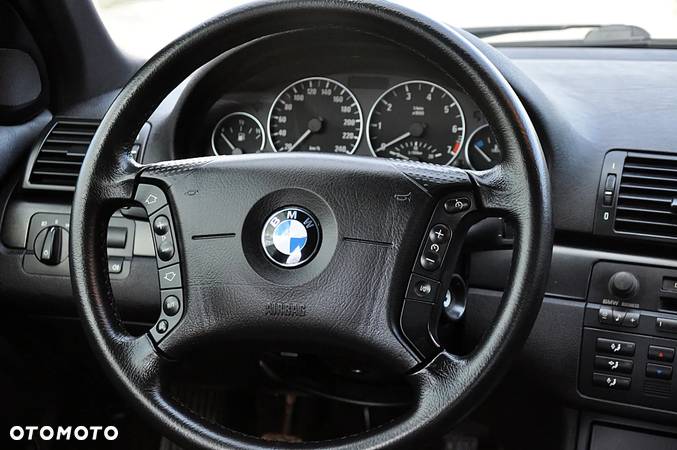 BMW Seria 3 325i - 28