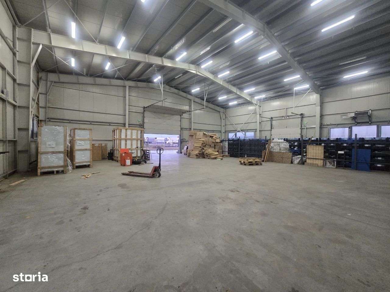 Vanzare hală situată în Oradea, Parcul Industrial Borș, Bihor. - Imagine principală: 4/16