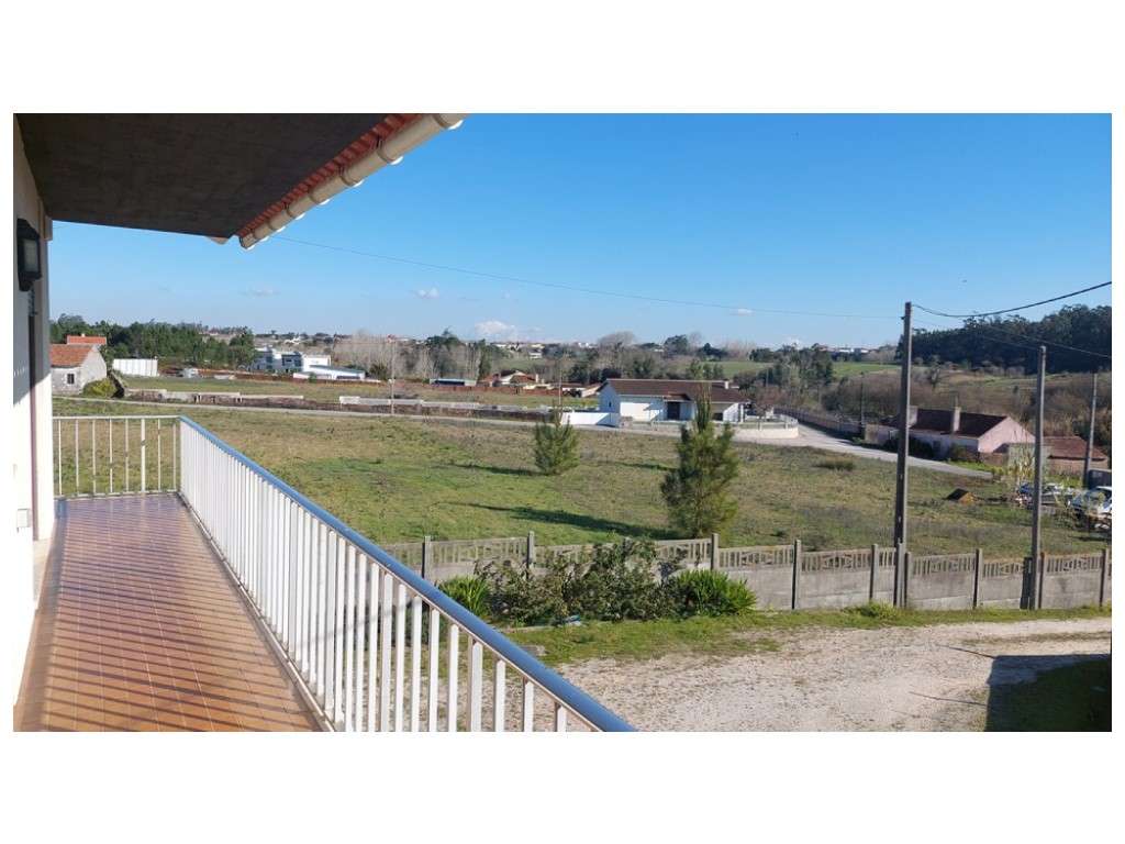 Moradia T3+3 individual no Lameiro - Carvide-20