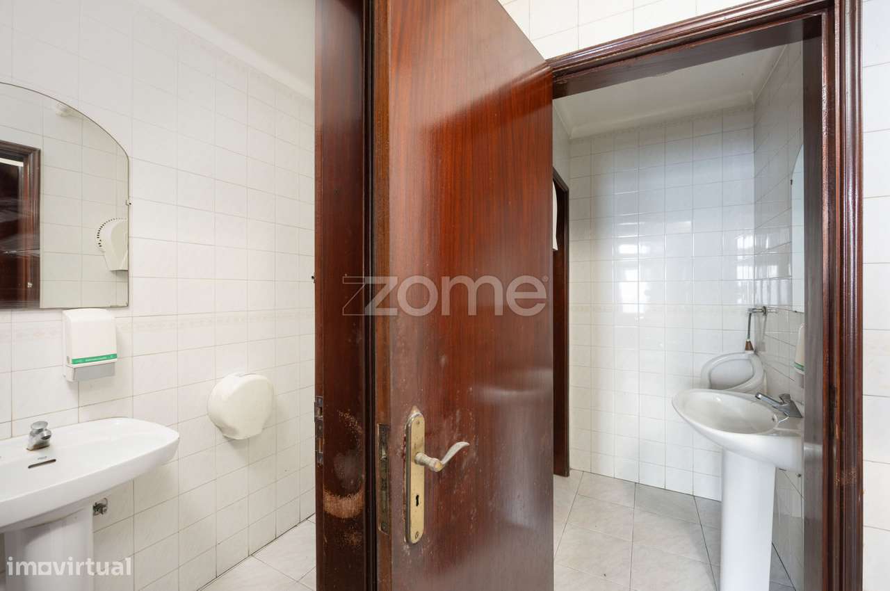 Loja perto da praia da Nazaré-12