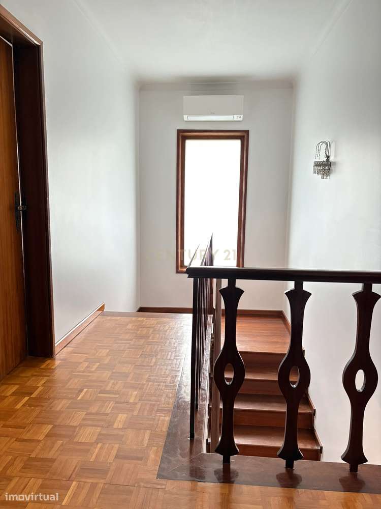 Moradia T7 com Vista Mar e Elevado Potencial em Areosa-17