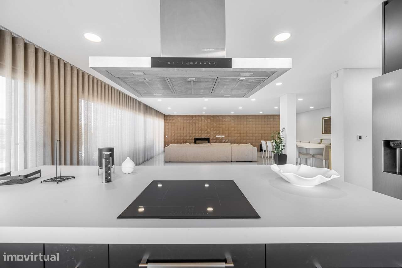 Moradia T4 semi-nova c/ 4 suites-9