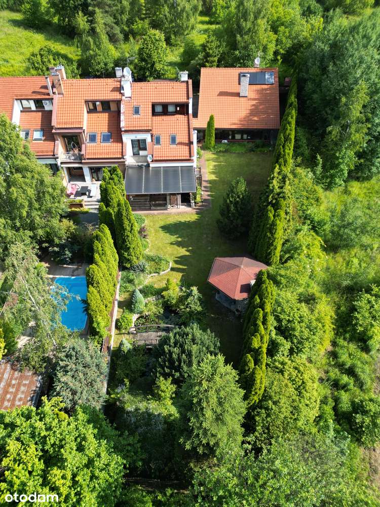 Dwa domy  z osobnymi wejściami połączone zimowym ogrodem-19