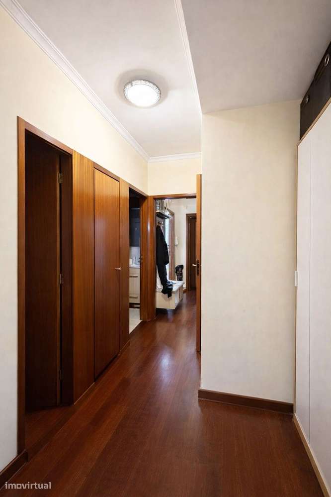 Apartamento T2 | Lugar Garagem | Elevador | São Cosme | Exclusivo-6