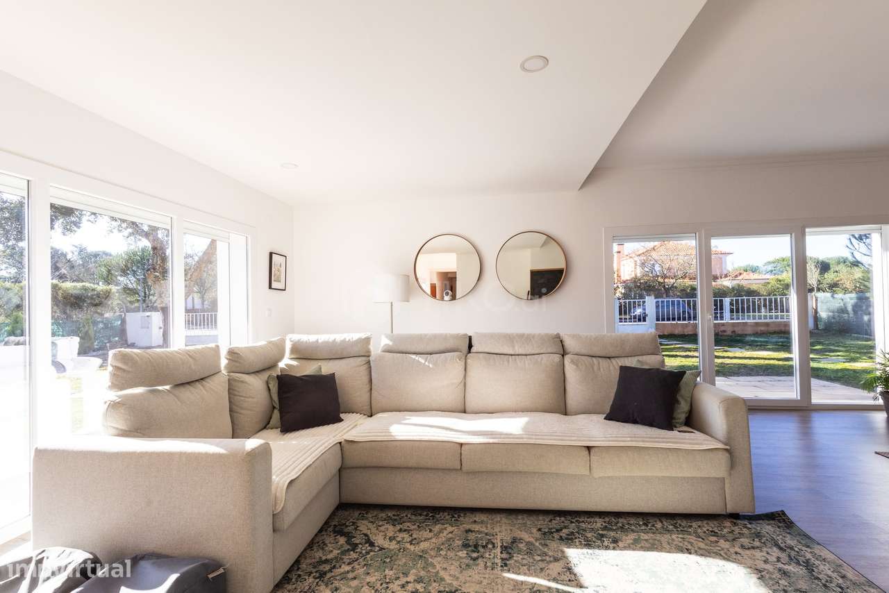 MORADIA T4 218M² EM TERRENO 1.044M² COM PISCINA EM CONDOMÍNIO GOLFE SA-13