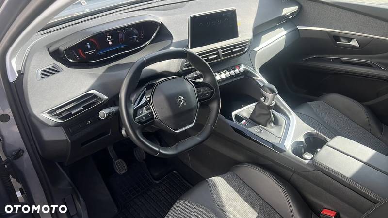 Peugeot 3008 1.2 PureTech GPF Allure S&S - 9