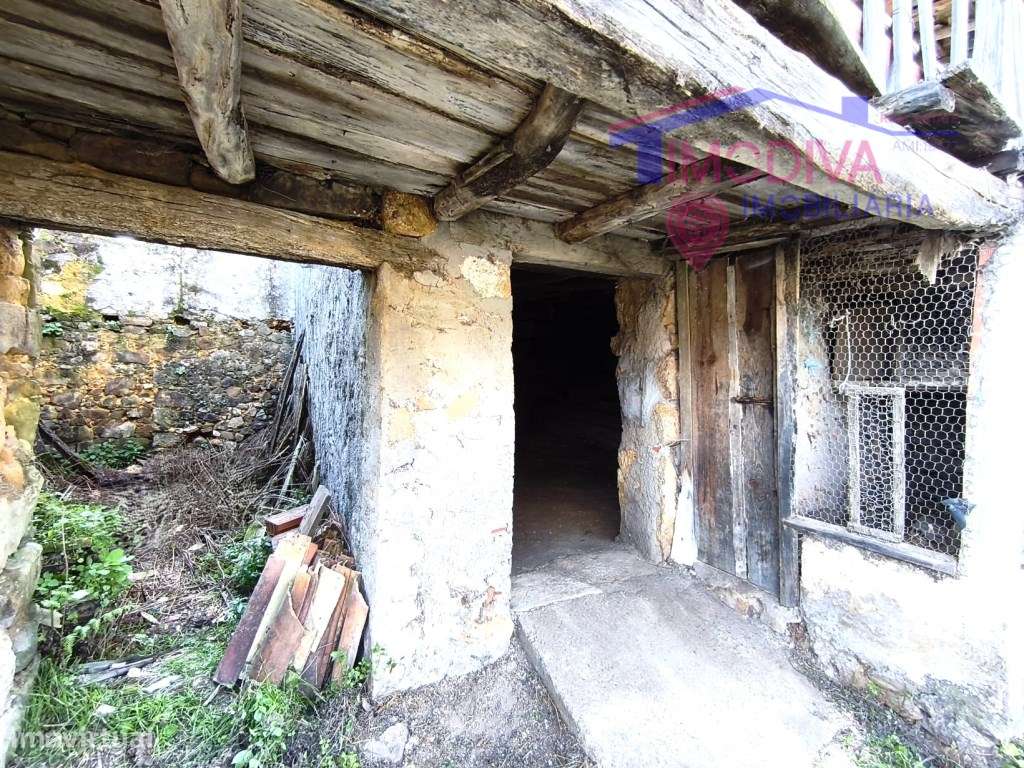 Casa de campo com terreno em Bairradas-13