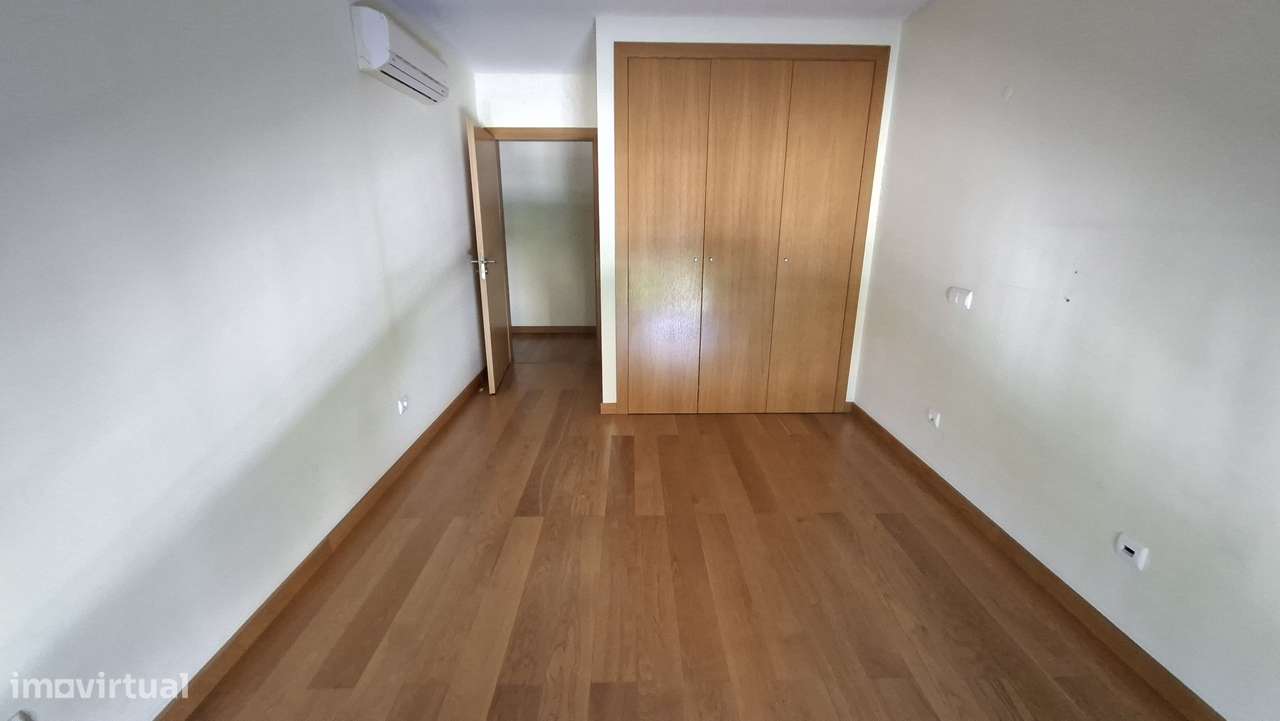 Apartamento T3 212m2  lugar garagem e arrecadação Santo Andre-Barreiro-11