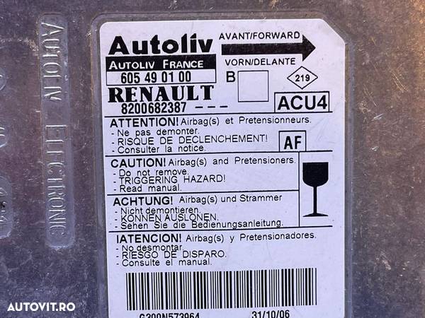 Unitate Modul Calculator Airbag - uri Renault Megane 3 2008 - 2015 Cod 285587230R 285587230 - 3