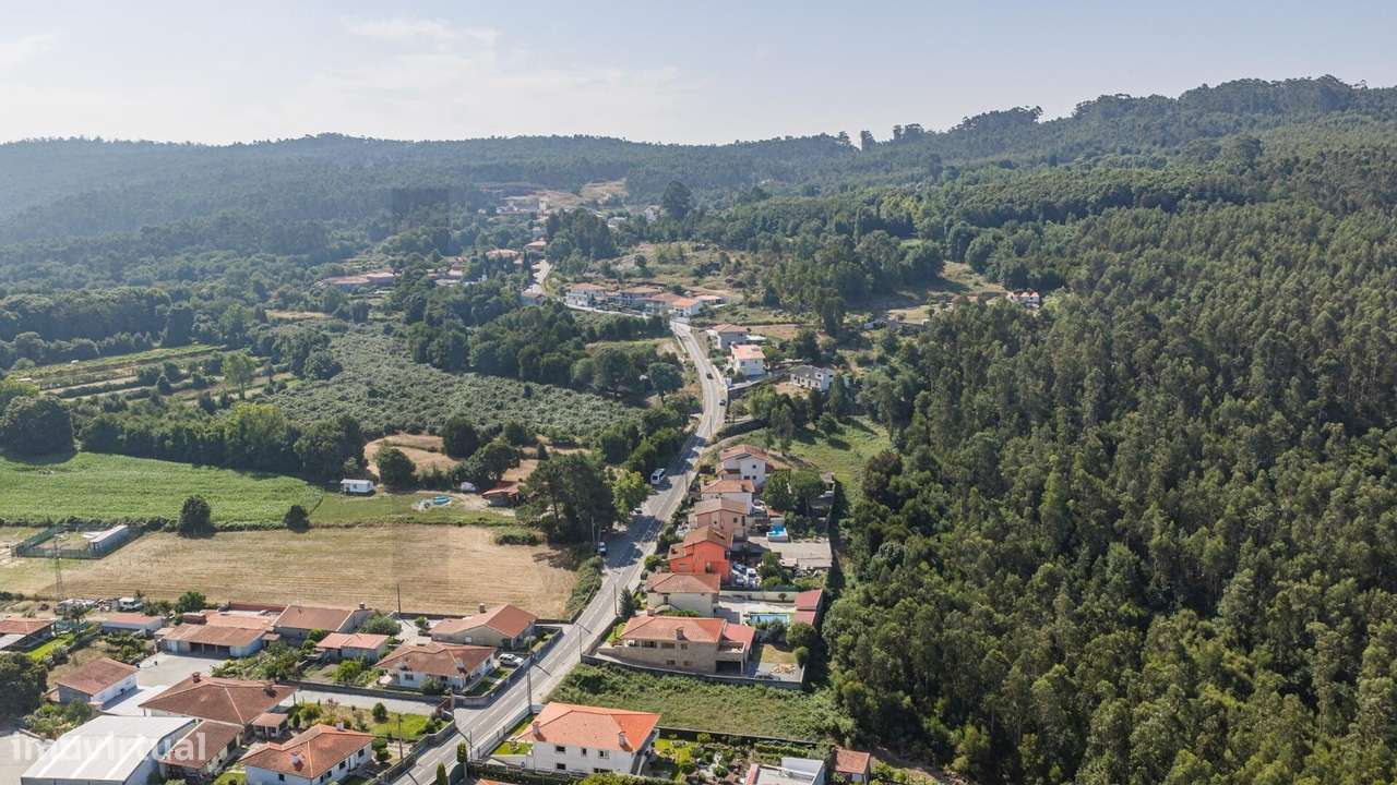 Moradia T3+1 com terreno em Burgães, Santo Tirso-45