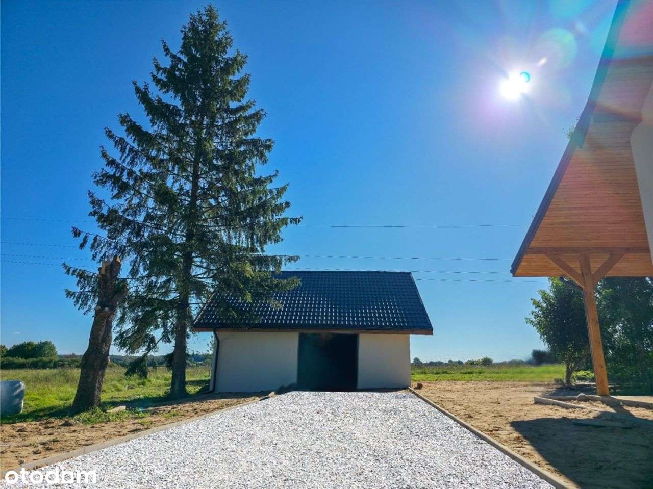 Funkcjonalny dom z ogromnym garażem!-7