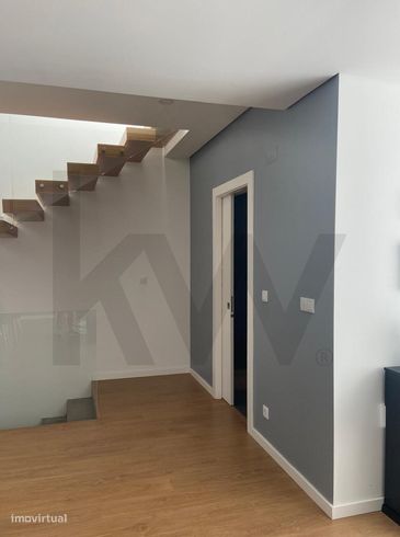 FANTÁSTICA MORADIA RECENTE EM ALGUEIRÃO – CONFORTO, ESPAÇO E QUALID-15