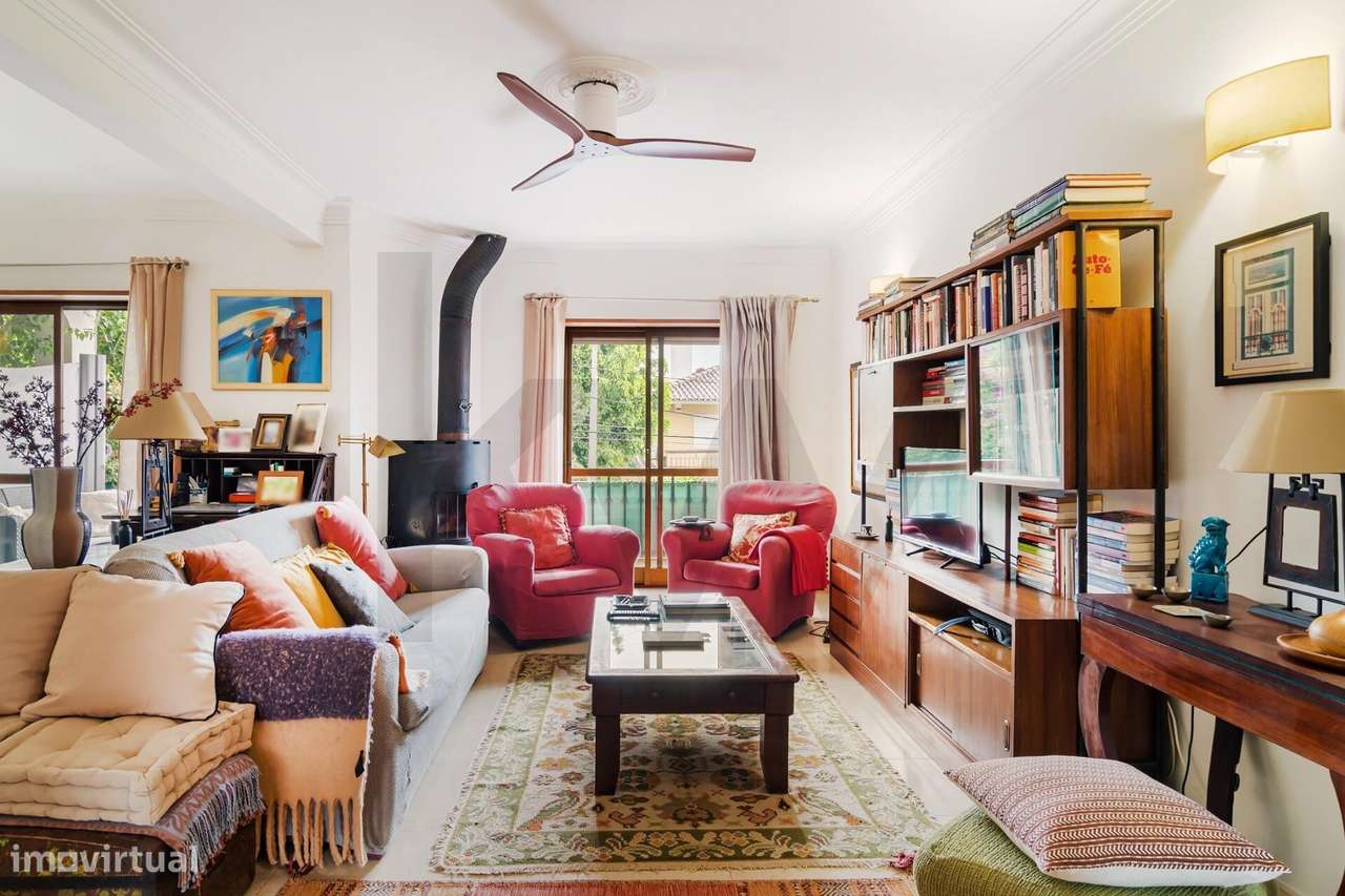 Moradia em Cascais com jardim e piscina e enorme potencial de remodela - Grande imagem: 5/44