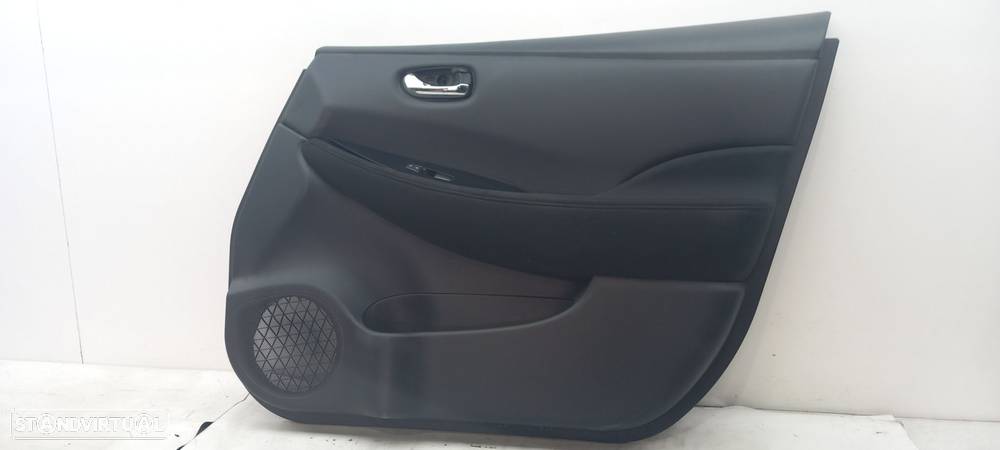 Forra Porta / Quartela Frente Direita Nissan Leaf (Ze0) - 1