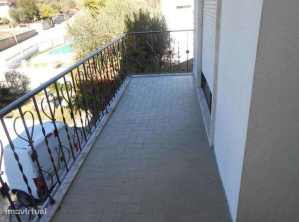 Moradia T6 em Tomar – Bons Acessos e Grande Potencial - Grande imagem: 2/10