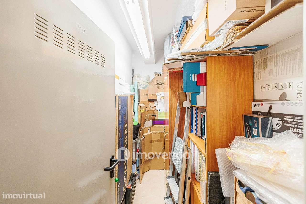 Apartamento T2, com estacionamento e arrecadação, em Vialonga-41