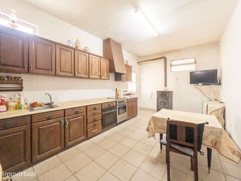 Terreno Industrial de 7.800 m² com Moradia, Garagem e Armazéns - Op... - Grande imagem: 2/17