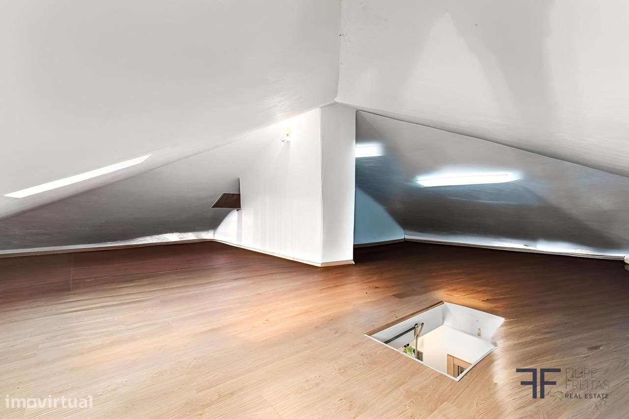 MORADIA ISOLADA T5 NA PÓVOA DE SANTA IRIA-24