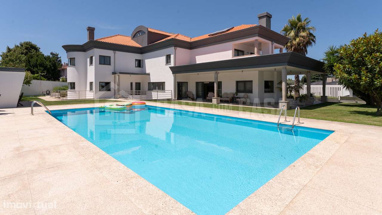 Moradia V6 com Piscina em Fragosela-0
