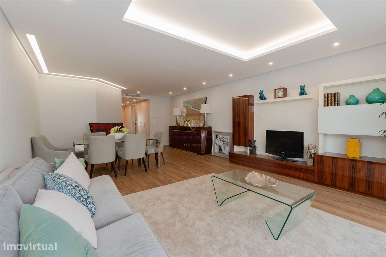 T3 com varanda e Garagem Box, em empreendimento de charme - Grande imagem: 4/31