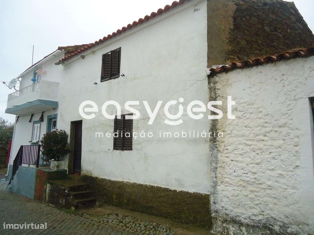 Moradia quase secular de 2 pisos para recuperar no Rosmanhial - Grande imagem: 4/27