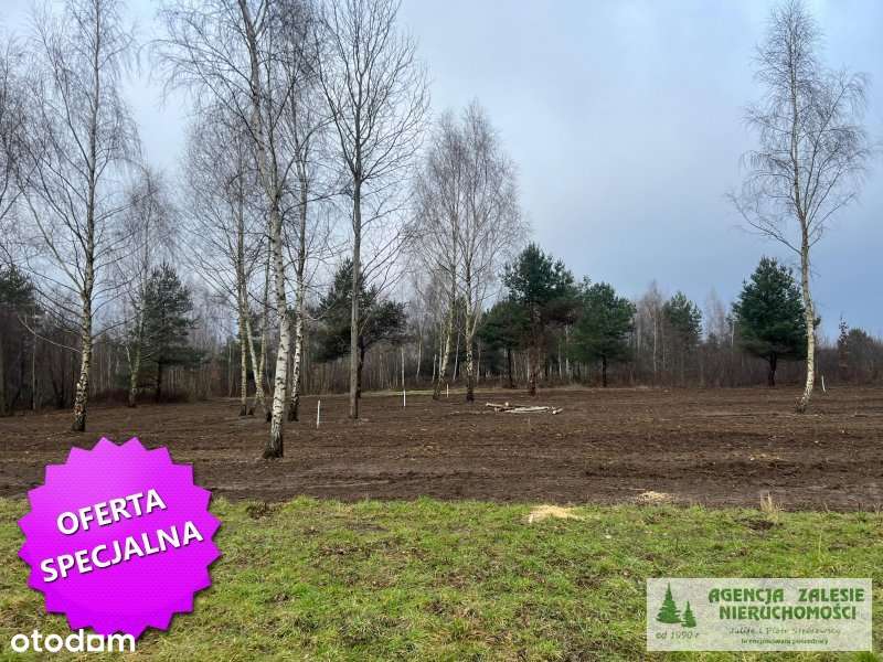 PRAŻMÓW, CENTRUM - trzy działki  budowlane blisko szkoły podstawowej-0