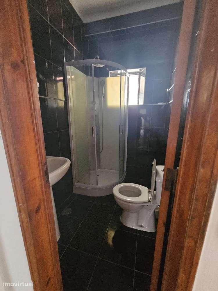 Moradia V5 com 10 Boxes para Cavalos no Coração da Golegã-8