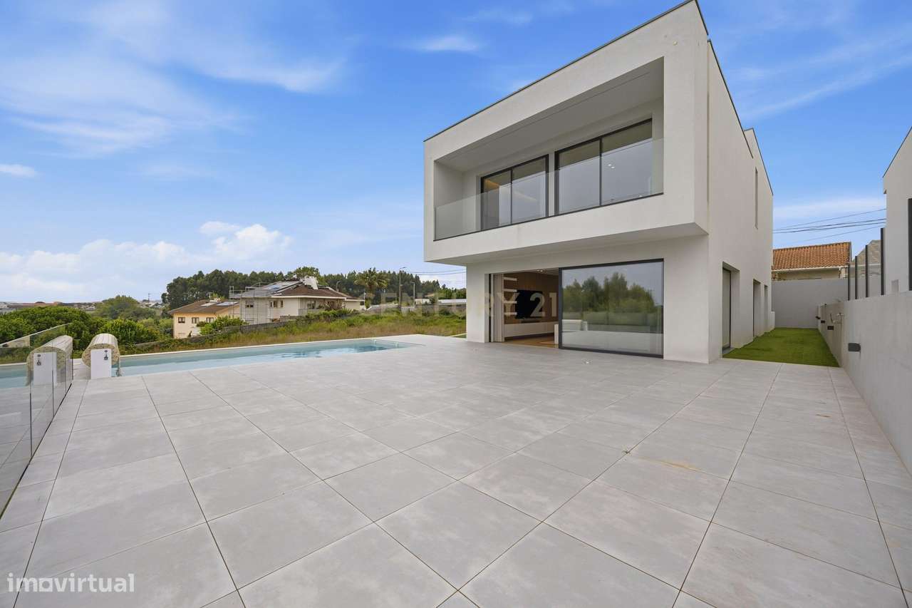 MORADIA T3  COM PISCINA E JARDIM | VALADARES | JUNTO AO MAR-32