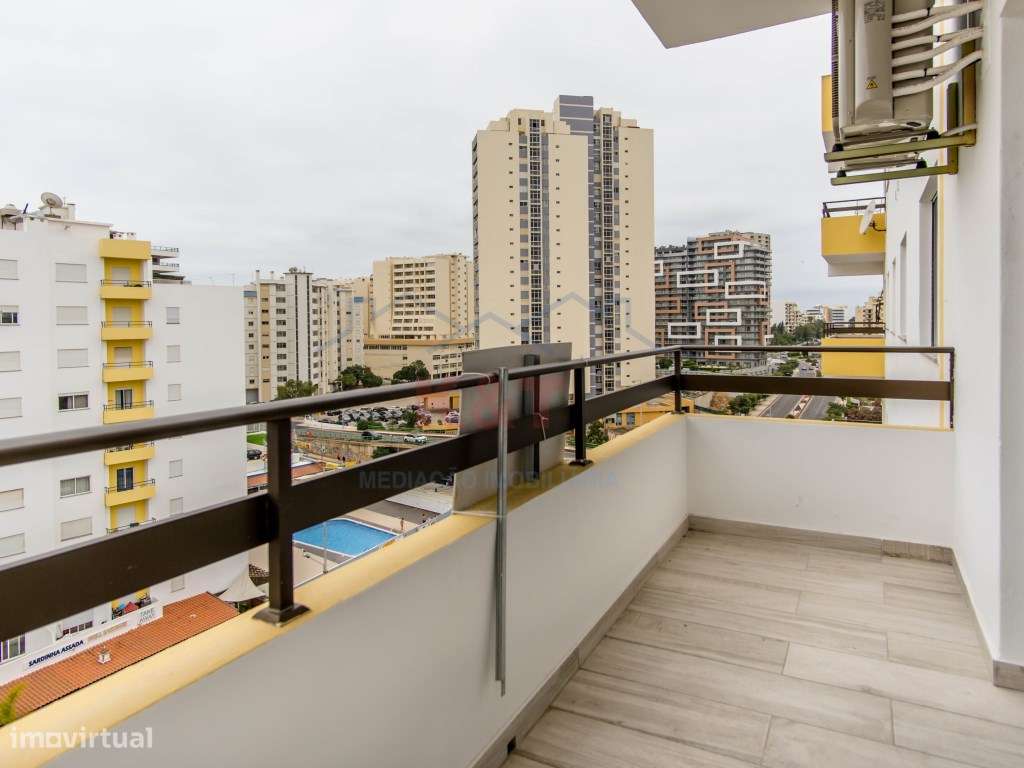 T2 na Praia da Rocha totalmente Remodelado-7