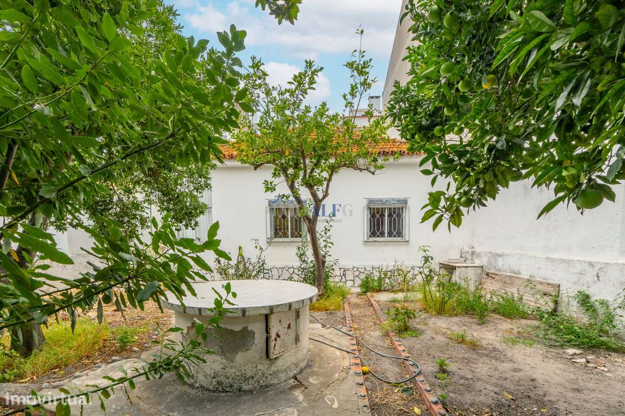 Moradia T2 com quintal no centro do Pinhal Novo, junto a transportes-23