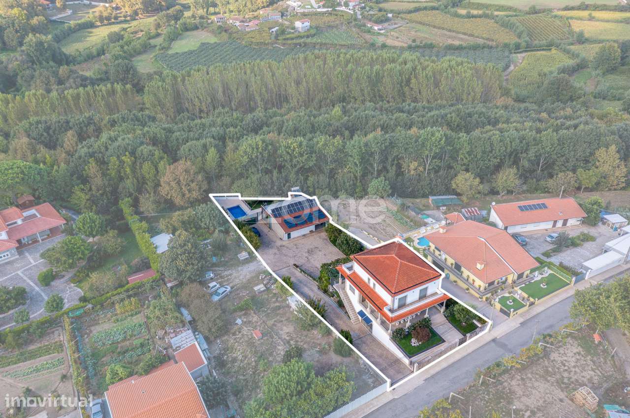 Moradia T3, com Varanda, jardins e Piscina em Felgueiras - Grande imagem: 3/60