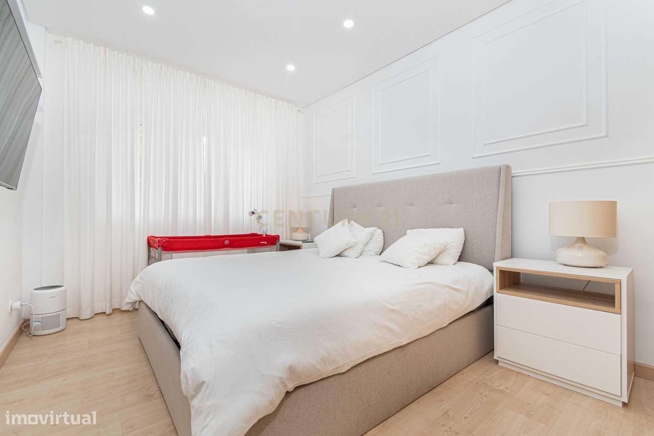 T2 Totalmente Remodelado com Terraço de 47m² no Coração de Almada! - Grande imagem: 2/22