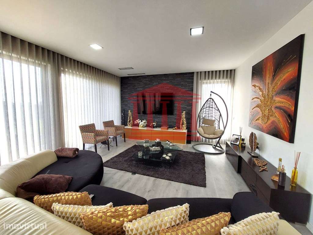 MORADIA TÉRREA SEMINOVA-18