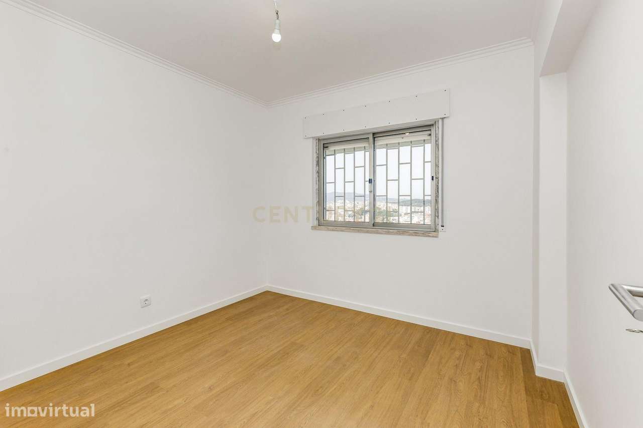 Apartamento T3 Renovado com espaço exterior.-17