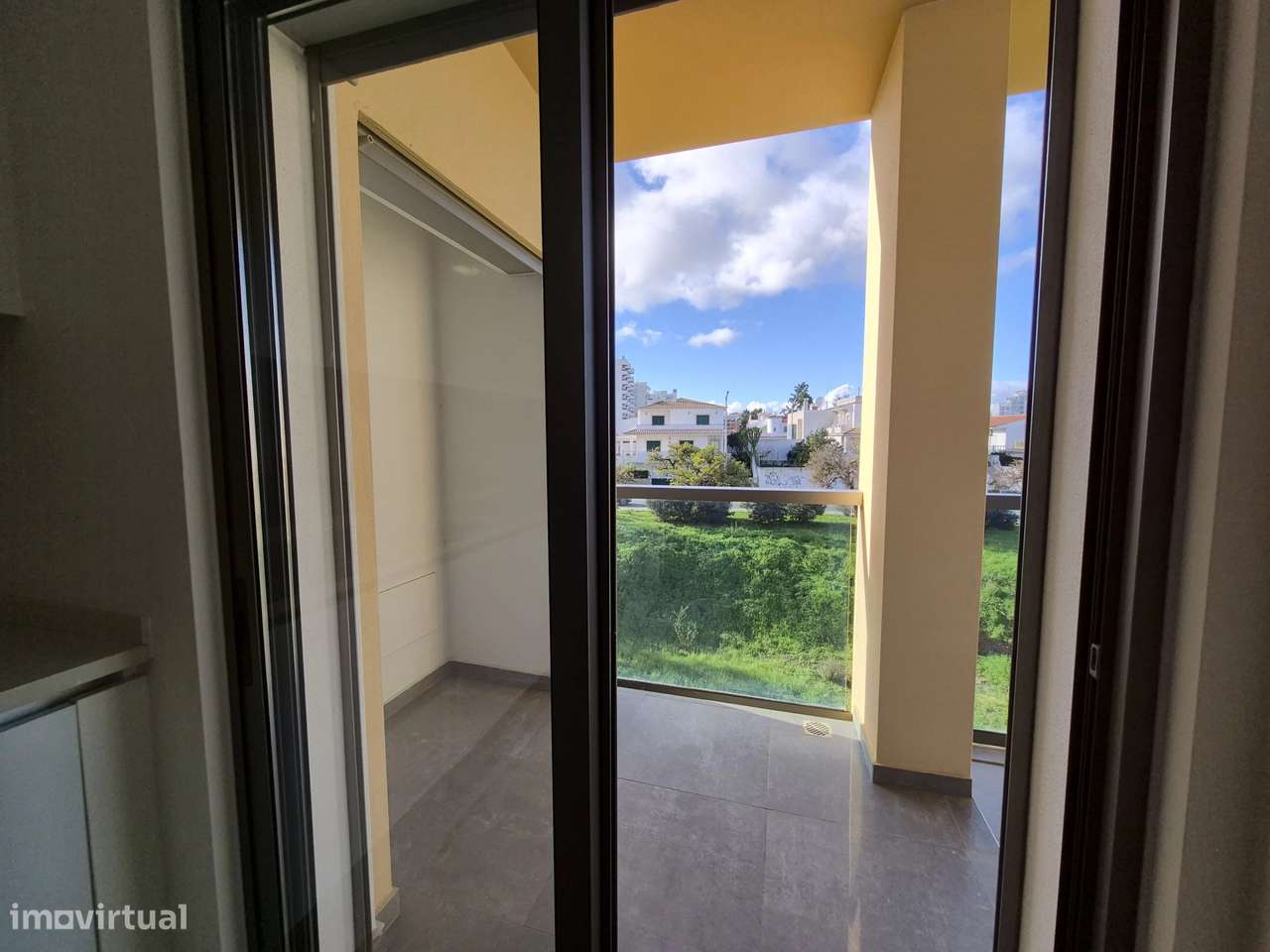 Apartamento Moderno com 2 quartos  e garagem em box – perto da Praia d - Grande imagem: 5/36