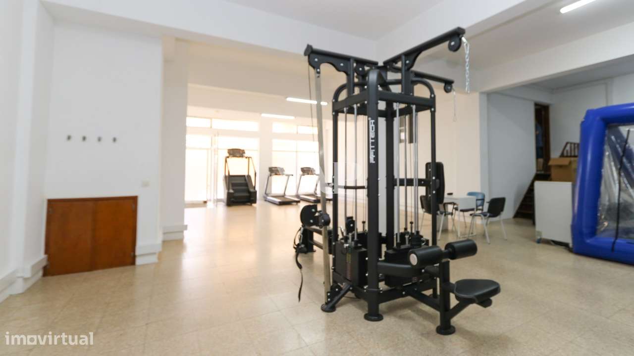 Loja próxima da principal rua de comércio da cidade, Quarteira - Grande imagem: 4/14