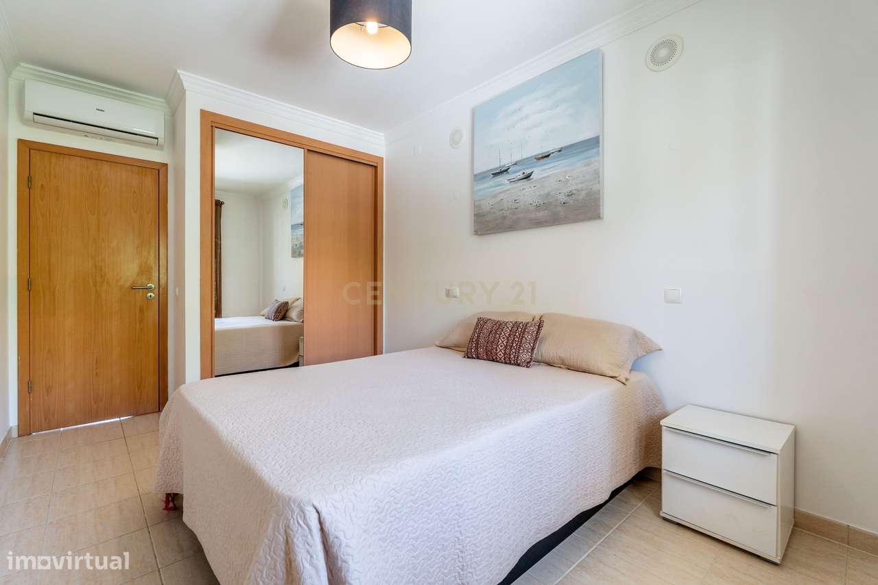 Apartamento T2 com Piscina e Garagem – a 5 minutos da Praia da Galé-12
