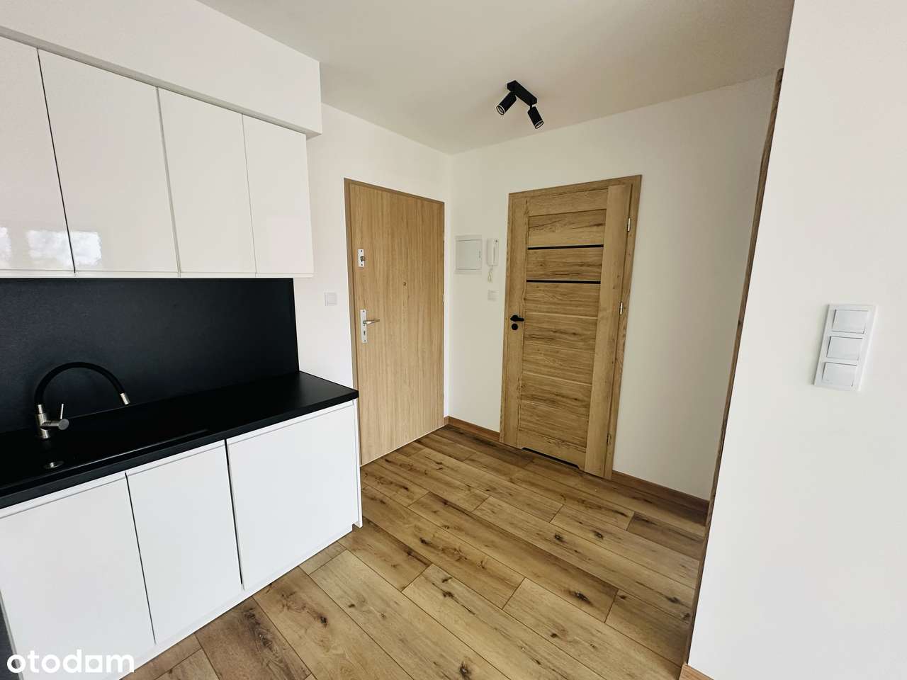 2 pokoje z balkonem + miejsce parkingowe - Pełny obrazek: 3/9