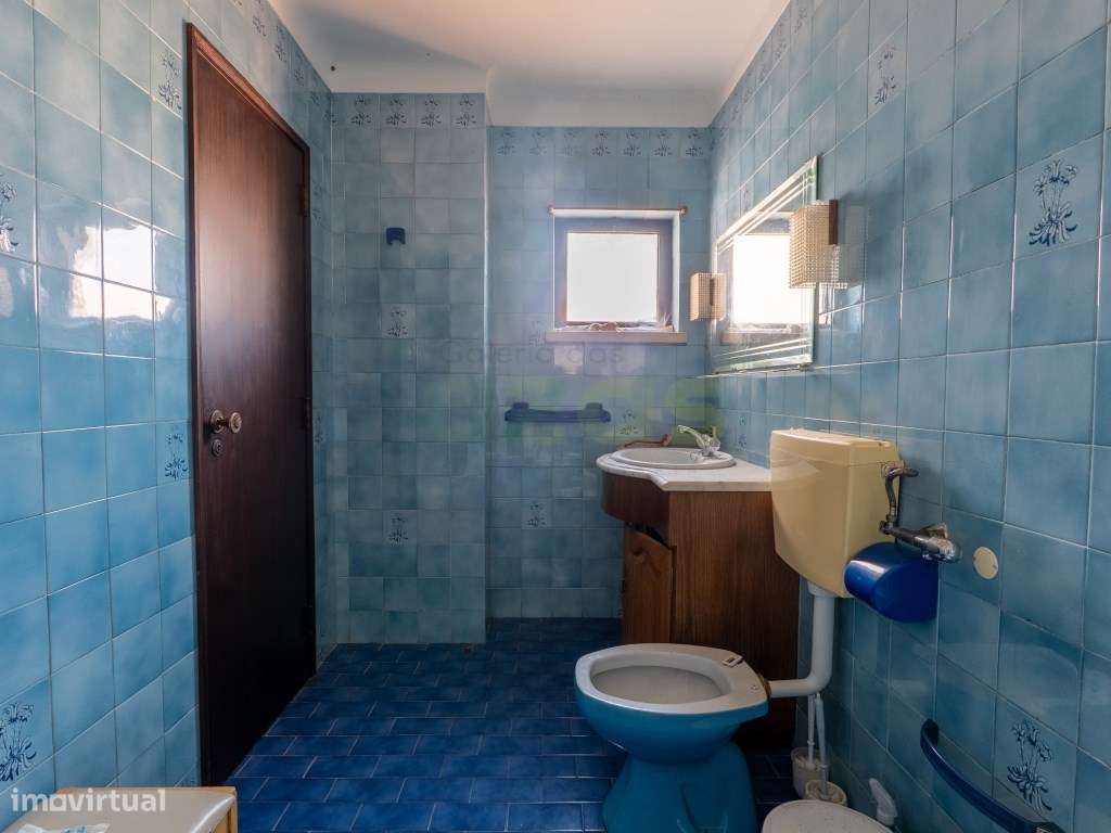 Moradia Usada T4, em banda, na Nazaré.-19