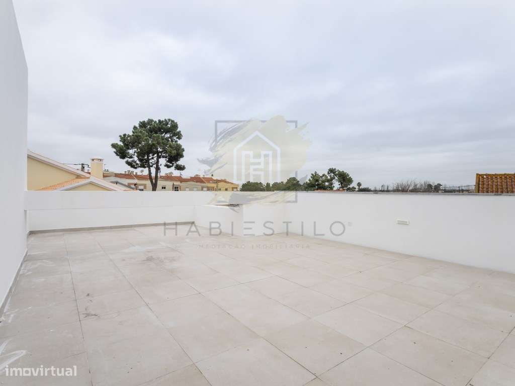 Moradia V4 nova com piscina-32