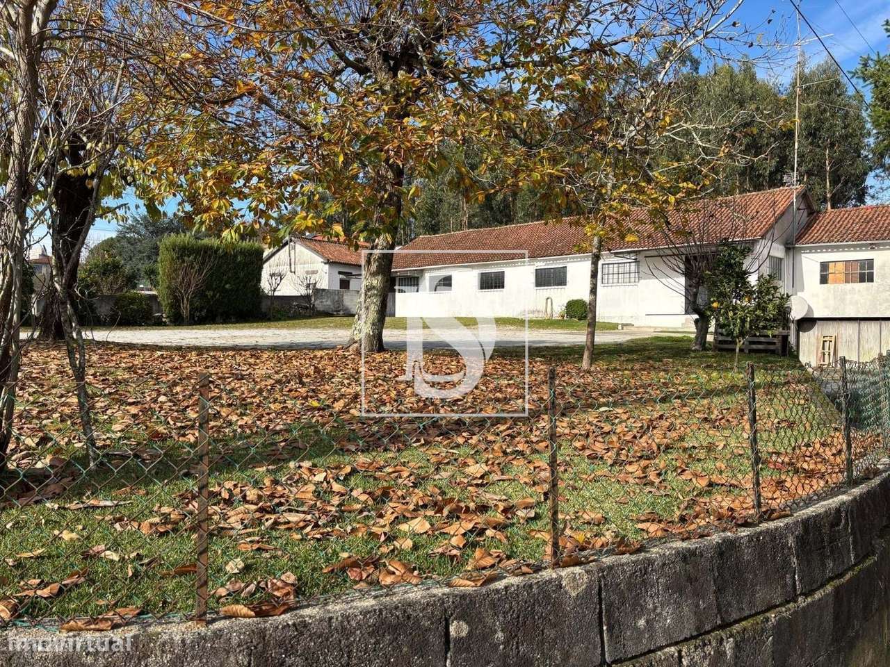 Oportunidade Única – Espaço Multifuncional com Armazém, Habitação e In-7