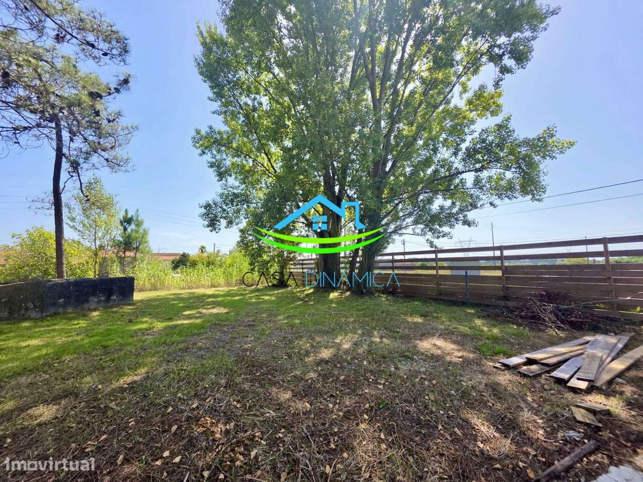 Terreno com 8.369 m², possibilidade de construção de 2 moradias-57
